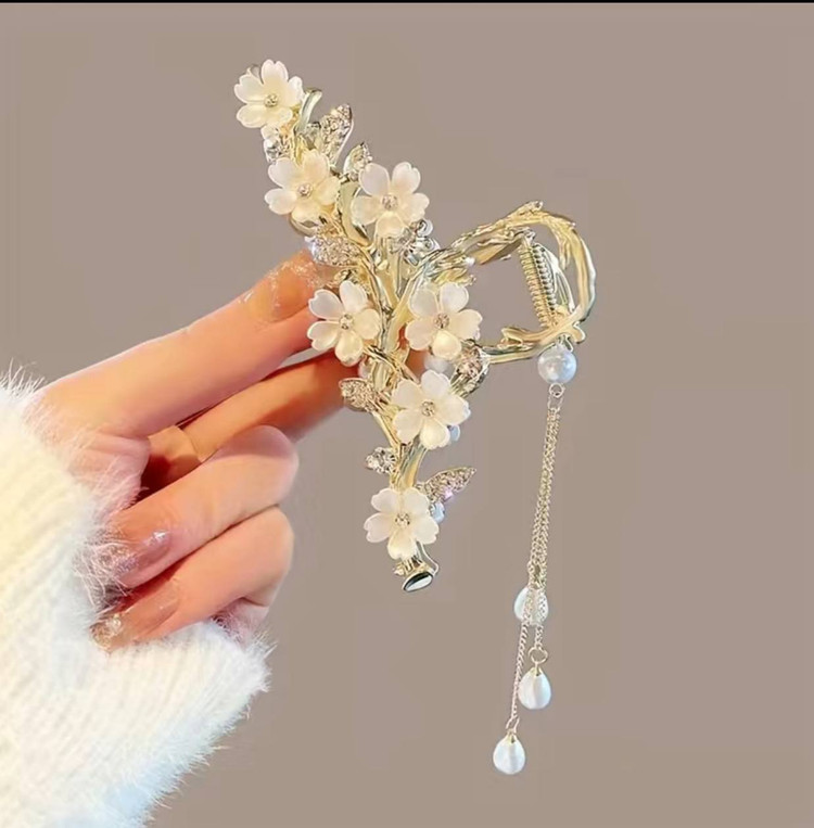 کلیپس مجلسی شکوفه بهاری آویز دار